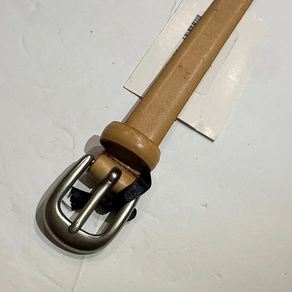 Liz Claiborne Tan Leather Skinny Belt with Silvertone buckle 25-29”